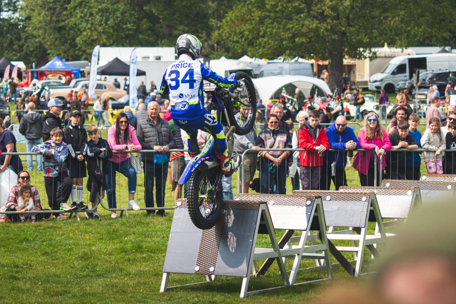 Motorbike Stunt Show (5)